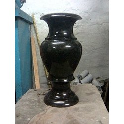 Гранитная ваза №020
