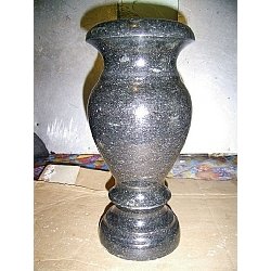 Гранитная ваза №050
